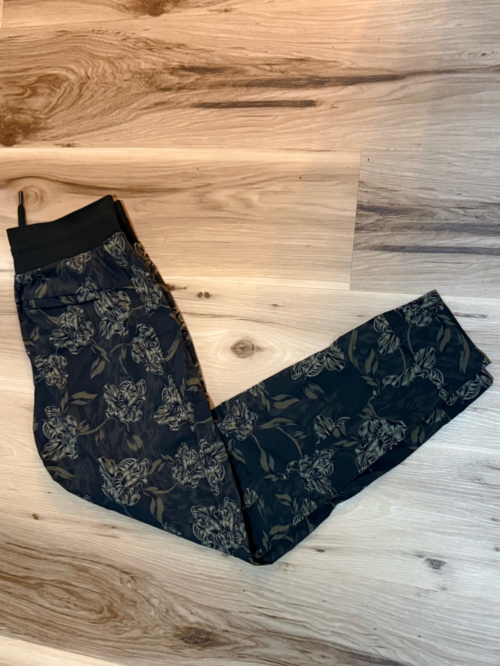 Athleta Floral Print Jogger Pants - Black/Olive